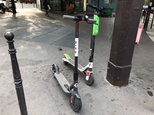 FlashTweet's tweet photo. 3️⃣[#Startup] #Paris va taxer les trottinettes et vélos en libre service https://t.co/eM5mmowUUj v/ @TechCrunch 

#FlashTweet 

#SharingEconomy #Tech #Digital #TransfoNum #Innovation #GoBeeBike, #oBike  #Ofo https://t.co/eGQGLlFoIy