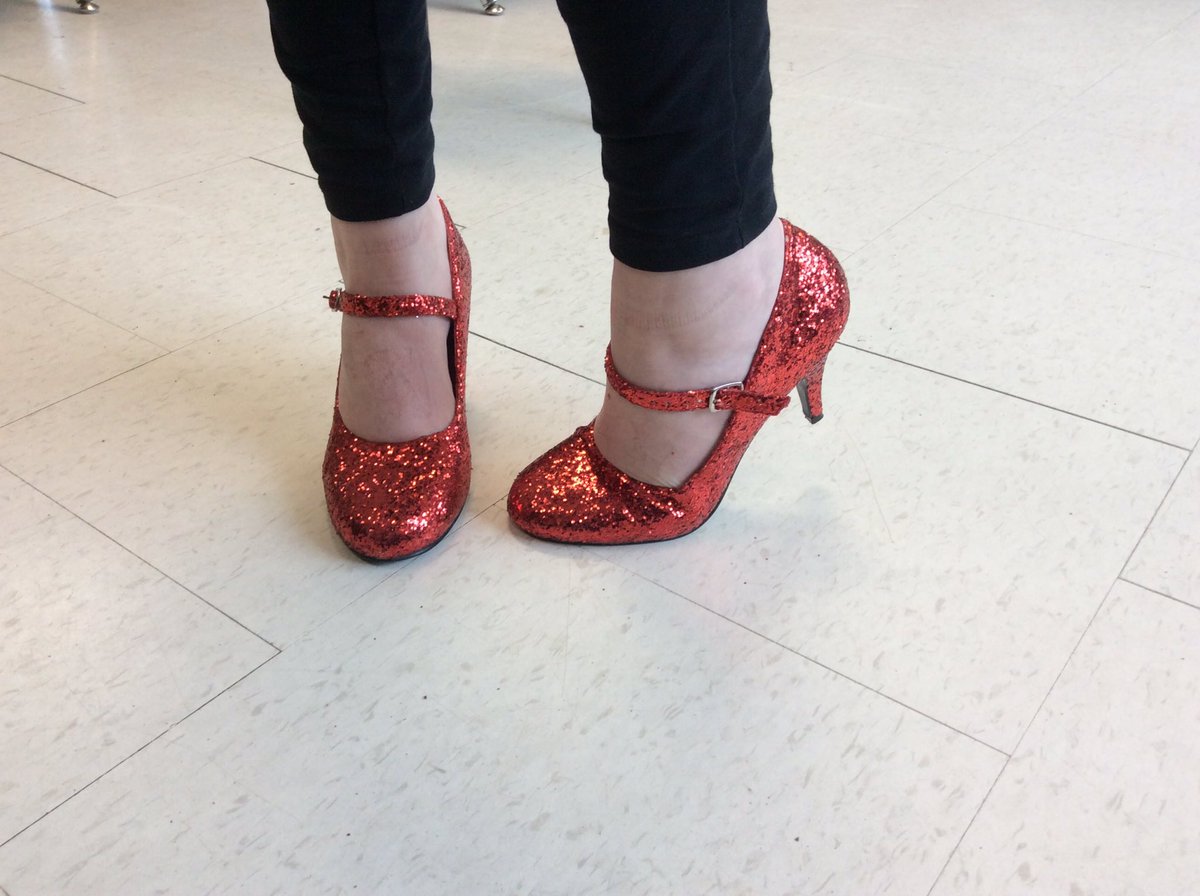 sert_holyrosary's tweet image. When you let your kiddo borrow your #rubyredslippers for her vocal recital #sharingiscaring #rubyreds #dorothy #thearts
