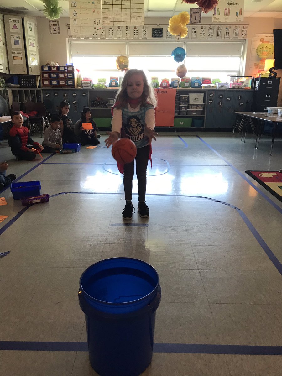 MissStarner_PSE's tweet photo. Jumping into Spring Break with a little March Madness Addition Tournament! #SetTheStageToEngage @MrsAcklin @PSESCPS @shelbycountysch https://t.co/A0eG5zVoia