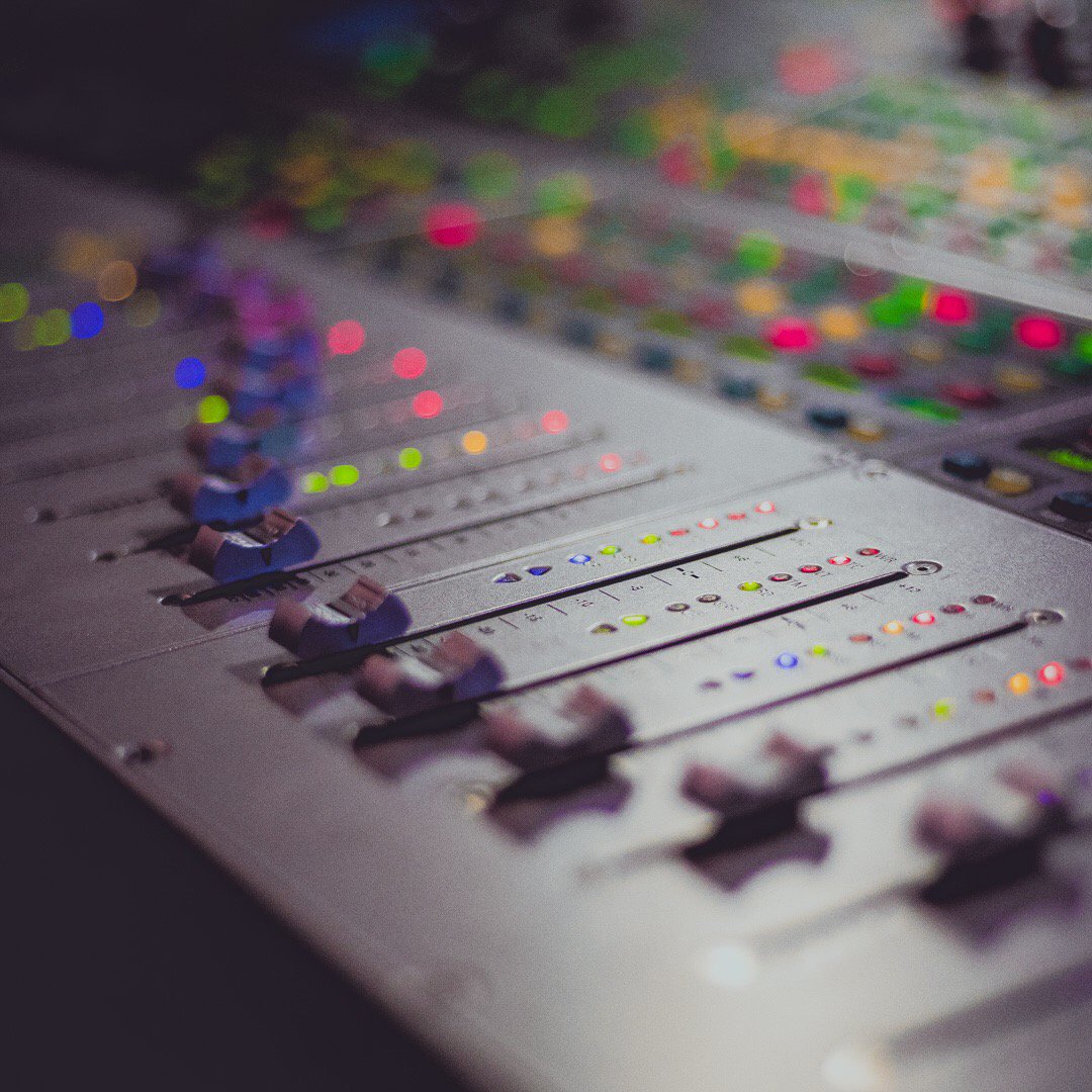 saeinstituteusa's tweet image. This #faderfriday is LIT! #makemusichappen #vegasmode #lit