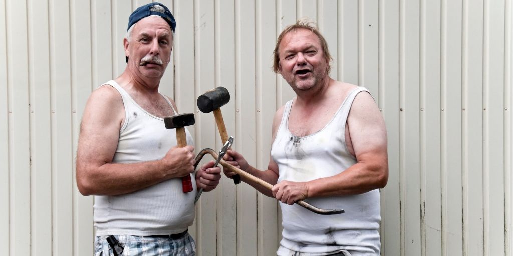 PPDRestoration's tweet photo. When it comes to Spring cleaning, don't be confused like these two...
Start with checking your: 
*Roof 
*Gutters 
*House exterior 
*Foundation 
*Driveway
*Trees
Catch any winter damage early on to help prevent more serious problems from developing #PPDRestorations #SpringCleaning https://t.co/SXloQud2Hb
