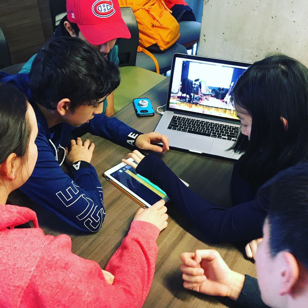 RHHSshowcase's tweet photo. And today, the Grade 9 STEAM and grade 12 Com Tech  students got to learn about “Sound for Film” from a musician 🎥🎙🎼 @RHHS_YRDSB @TeamRhhs https://t.co/gPPH1V8G5E