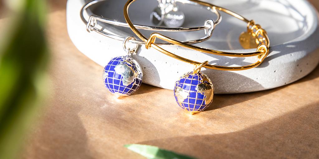 alexandani's tweet photo. For the globetrotters. The go-getters. The ones that canโt keep still. Wear the Globe Charm as a symbol of energy and light. ๐ Shop now > https://t.co/zOsuFU7pL6 โจ#ALEXANDANI #DesignedToConnectYou #WorldWaterDay https://t.co/NjlQwqe4oK