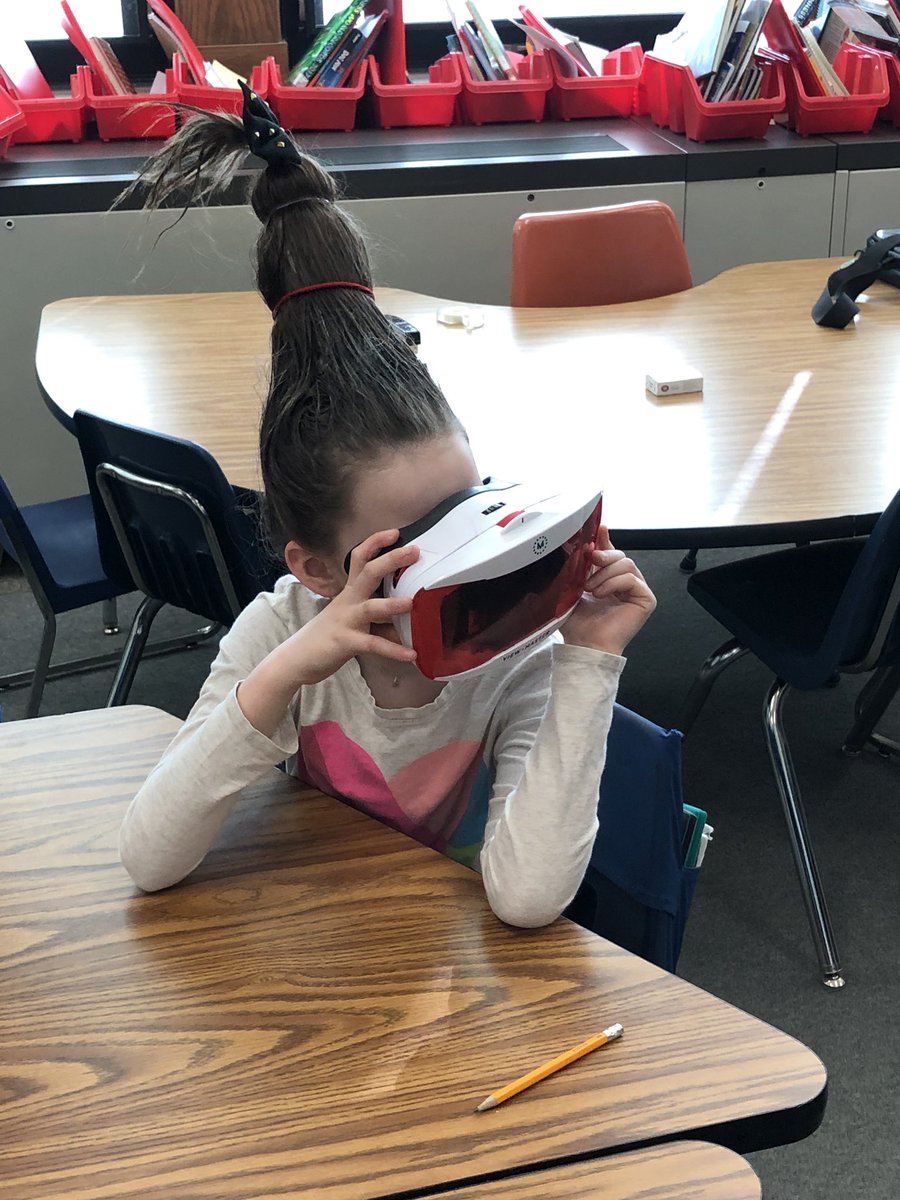 MsTiffCosta's tweet photo. When crazy hair day and a virtual habitat tour land on the same day!! @Classroom206 #engaged64 @RooseveltD64 https://t.co/6O7UMYdPJi