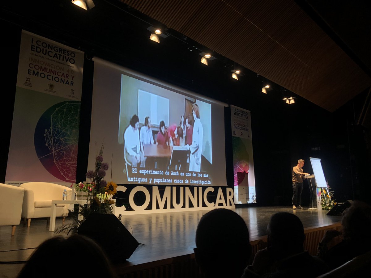 as_pedroche's tweet photo. #sareal
#congresoibiza
#innovaryeducar Turno de la segunda ponencia de Javier Cebreiros! https://t.co/tAa6axPqsJ