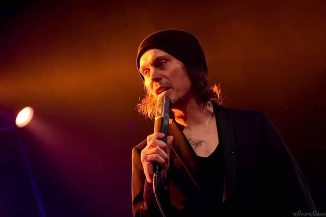 worldwidemetals's tweet image. Ville Valo &amp;amp; agents. #photo by @sepiaworld_photography / #darkartconspiracy #livephoto #concertphoto #villevalo #agents #him #darkart dlvr.it/R1MNxn