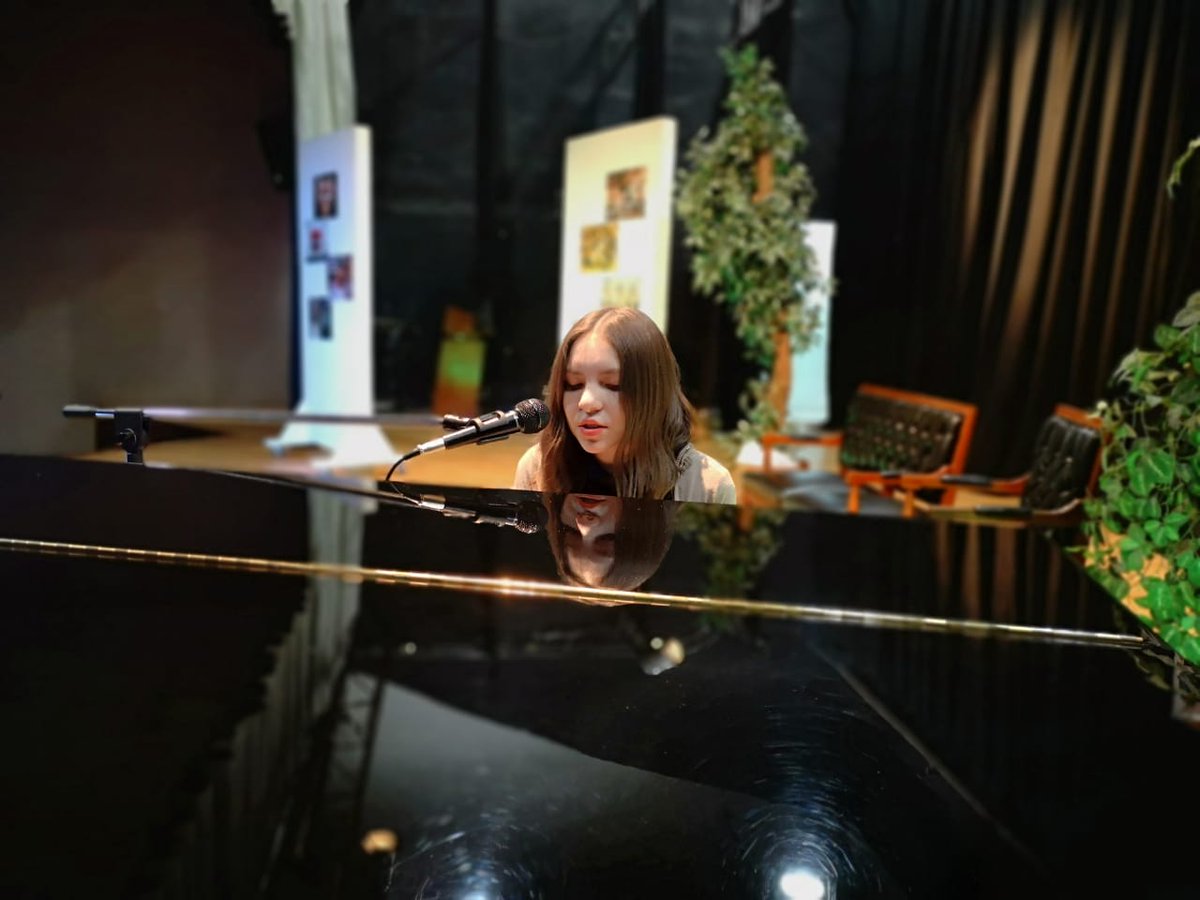 oficialPVC's tweet photo. Participación de nuestra alumna, Karla Cecilia Gallardo Márquez, en el concurso #CantandoPorLaPaz organizado por #DifusiónCulturalUT @UAdeC https://t.co/DLr6zb3LV1