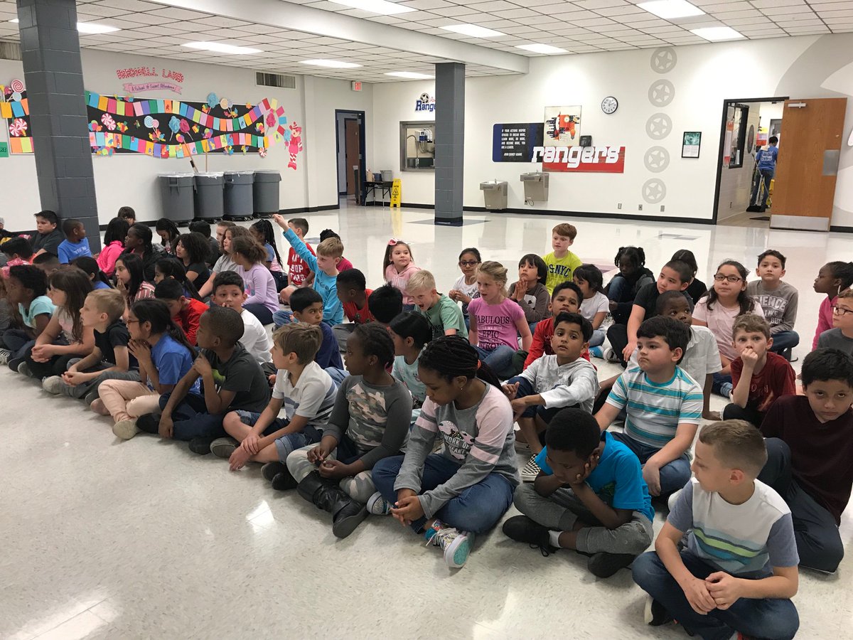 ChastityWingo's tweet photo. Second grade Rochell Rally! Celebrating all of our accomplishments! @RochellRangers #rochellrocks https://t.co/r0JKs8gm7D