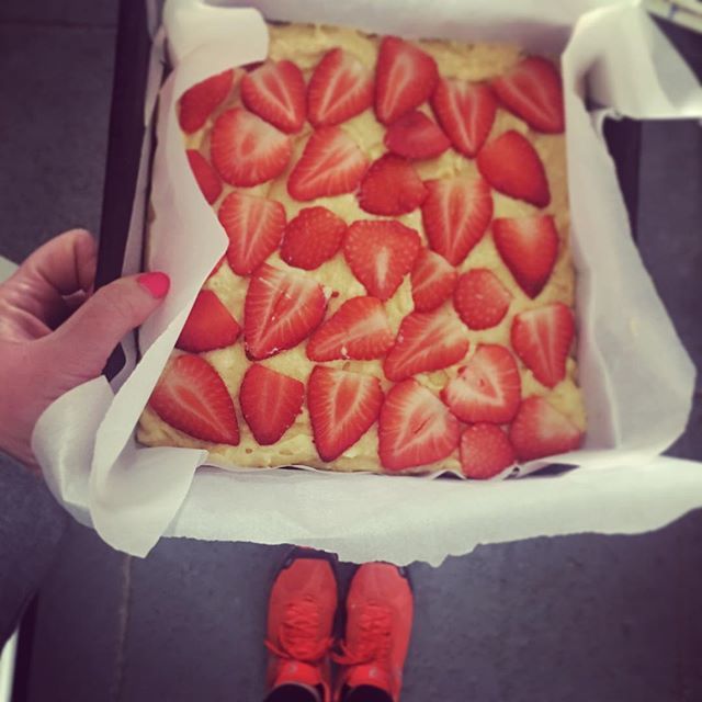 MirandaBakes's tweet photo. Red on red “it’s a bit matchy matchy” ... when you realise your baking is coordinating with your life! Strawberry cake, trainers and nails... #itsmorethancakeitsaphilosophyforlife #summerrecipes #baking #foodwriter #thekitchenschool #simplethings #easyto… https://t.co/23hghOUSol https://t.co/sDn6oO2cYM