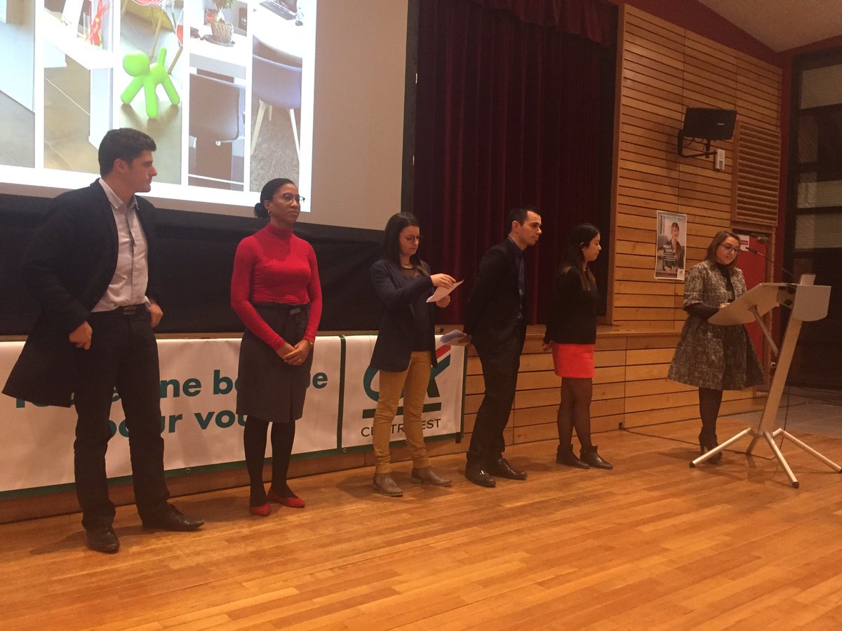 Nathalie Marechal, directrice d’agences, présente son équipe de chalamont. Une équipe jeune et dynamique au service de son territoire👍proximité,efficacité <a href="/ca_centrest/">Crédit Agricole Centre-est</a> <a href="/Comtet4/">Comtet catherine</a>