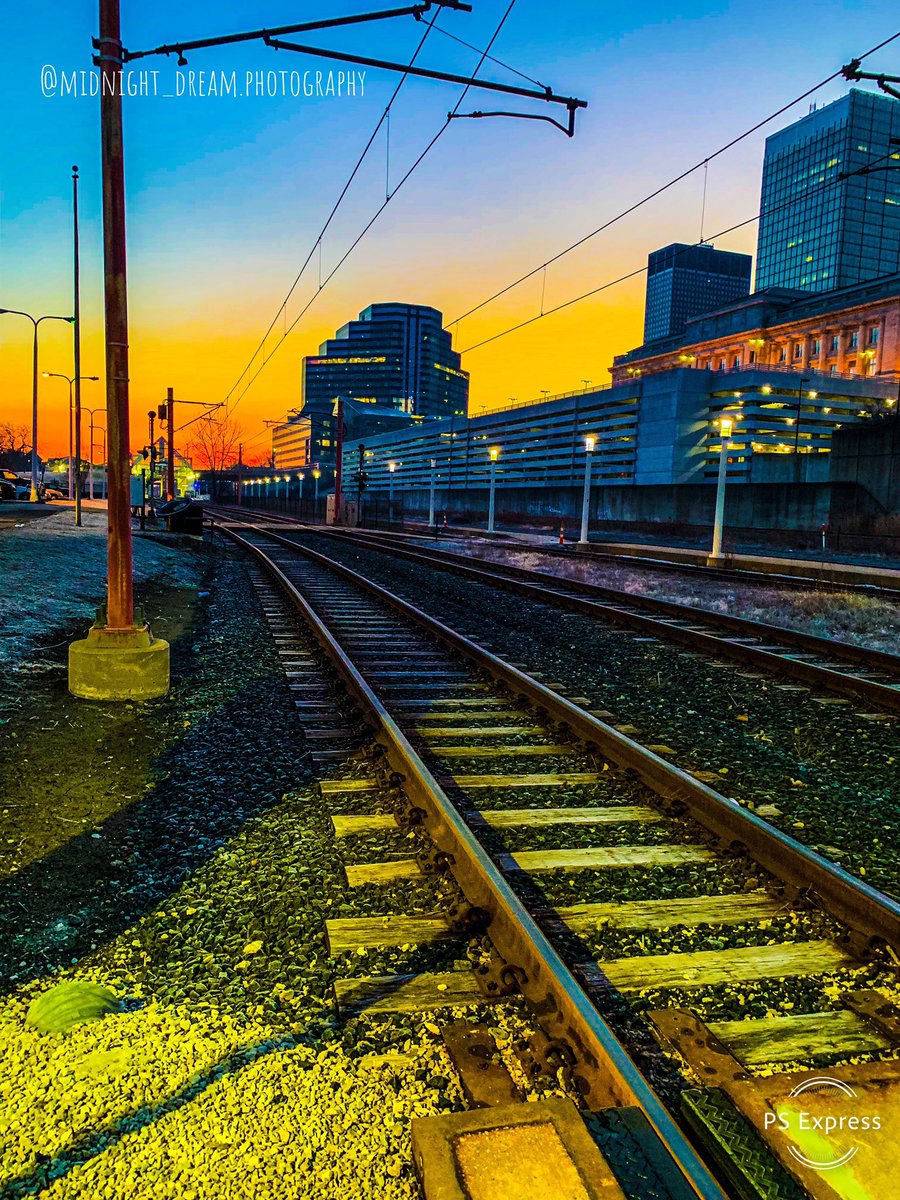 midnightdrmfoto's tweet photo. Hi everyone! My name is Kalika and I’m a photographer in Cleveland!! Follow me and message me for more information on booking and how to get your photo shoot rolling 😁 https://t.co/Nhku7DEBFY