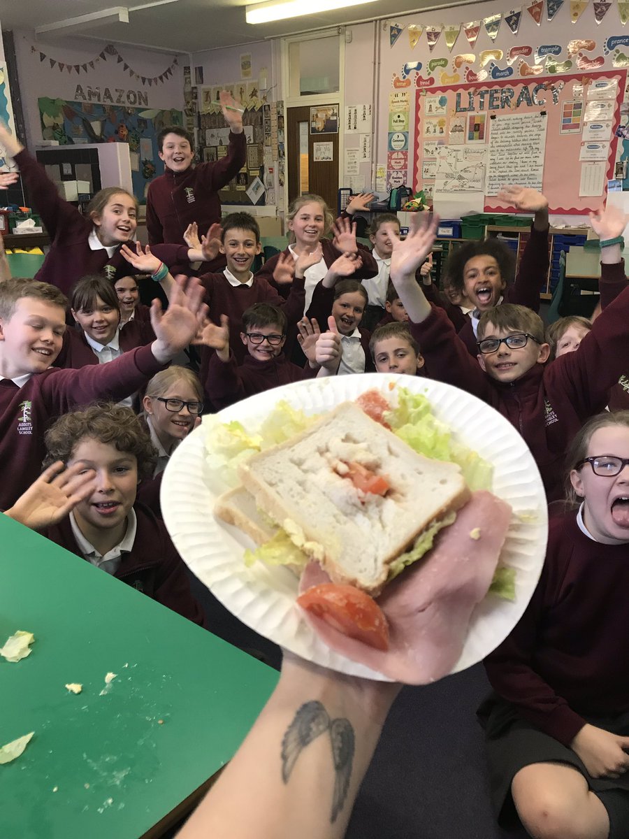 MissHoltsClassx's tweet photo. π©πΌβπ»π±π» Today we discussed algorithms! 5Fine gave me strict instructions on how to make a ham, lettuce and tomato sandwich... We may have to rethink opening up our own cafe π€ π»π±π©πΌβπ» #abbotscomputing https://t.co/rdARUHhTHI