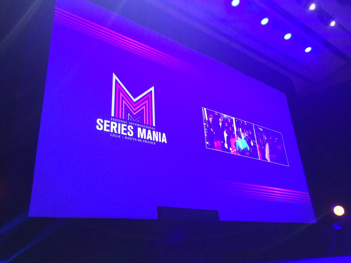 APouliguen's tweet photo. Ce soir, cérémonie d'ouverture du @FestSeriesMania. #PremierRang Le tapis rouge est de sortie ! Bon, pas pour moi mais bientôt peut-être... 😄 https://t.co/8eTDlHrRCI