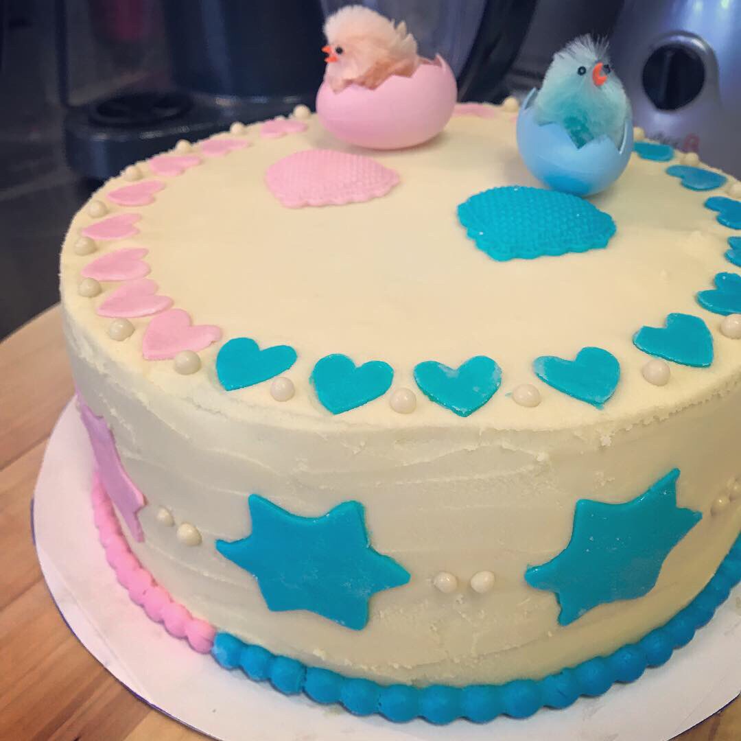 DisTerschelling's tweet photo. IT’S A.....
Boy Or Girl..??
Morgen weten pappa &amp; mamma het!
Ik weet t al..zo moeilijk om niets te zeggen 🤫🤭
#baby #cake #boy #girl #love #sweetness #Terschelling #dedis #whereelse #Blue #pink https://t.co/3lhd9919R0