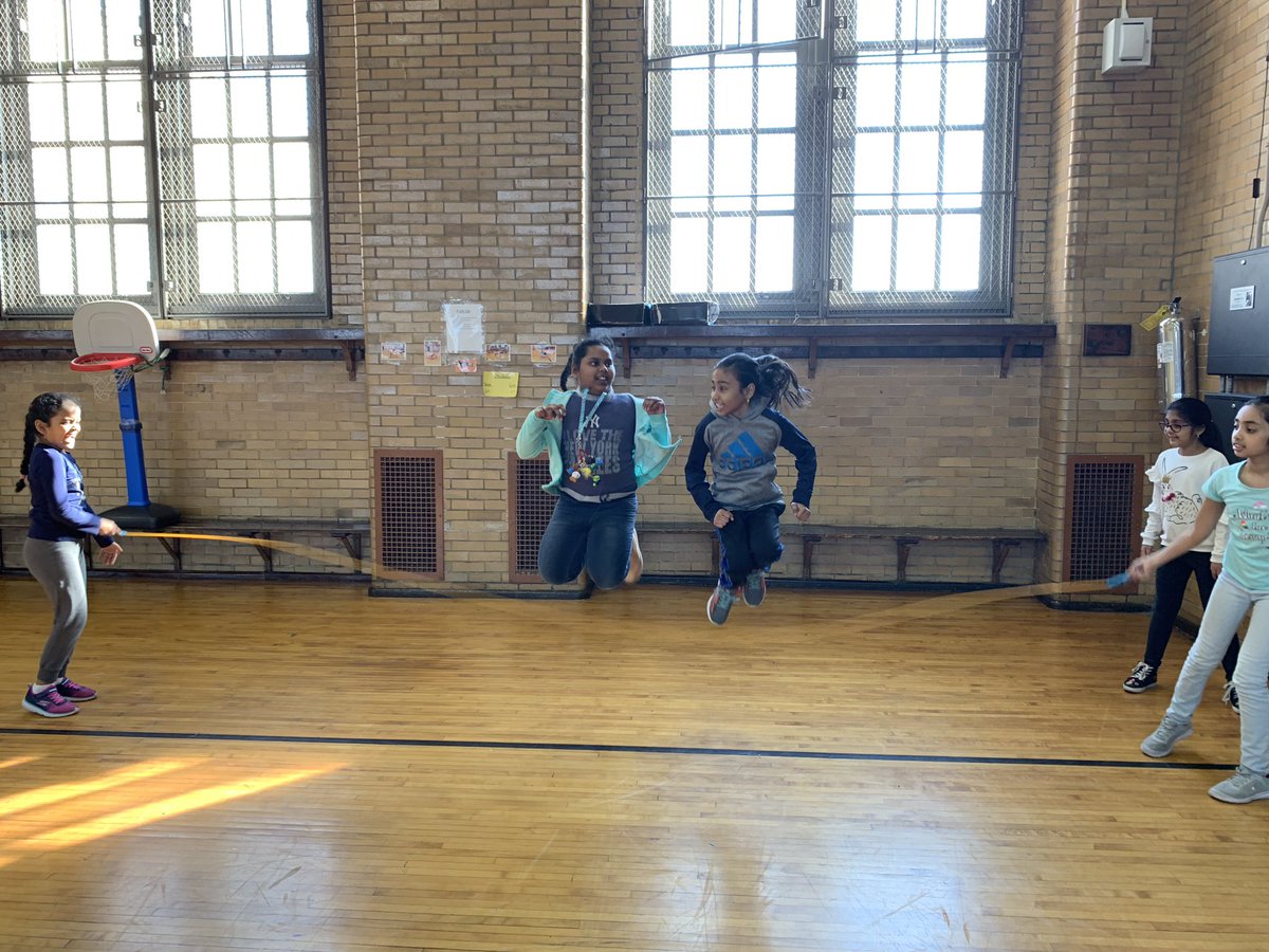 PS100Q's tweet photo. What a great week as PS 100 students participate in jump rope for heart. #raisingawareness @District27NYC https://t.co/uYqwVdpyMZ