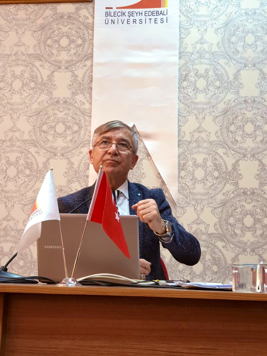 Bilecik Şeyh Edebali Üniversitesi öğrencileri ile Türkiye’nin Dış Politika ve Güvenlik sorunlarını tartıştık.SnRektör Prof. Dr. İbrahim Taş ve sevgili öğrencilere, derse ilgi ile yüksek katılımları, sıcak ev sahipliği için çok teşekkürler.Çok güzel örnek bir Üniversite! Tebrikler