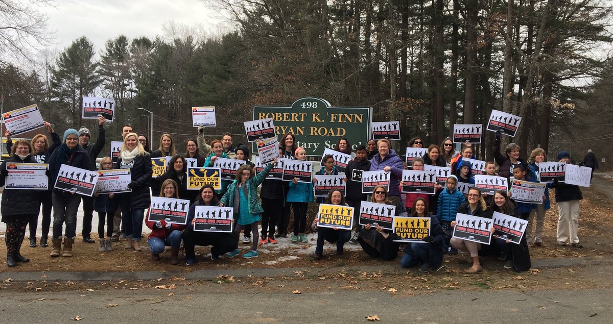 rkfryanrdTech's tweet photo. These educators are worth supporting!  Go RKFRR! #FundOurFuture #RedforEd https://t.co/Noi14q6XoK