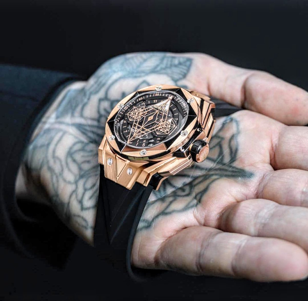SPENDINasturias's tweet photo. « Para mí, la colaboración entre Sang Bleu y Hublot es una combinación perfecta. Como amante de los relojes, siempre he soñado con este tipo de colaboración» Maxime Buchi - Sang Bleu 🇨🇭 #Hublot #Baselworld2019 #MaximeBuchi #SangBleu https://t.co/NBbUAViSyE