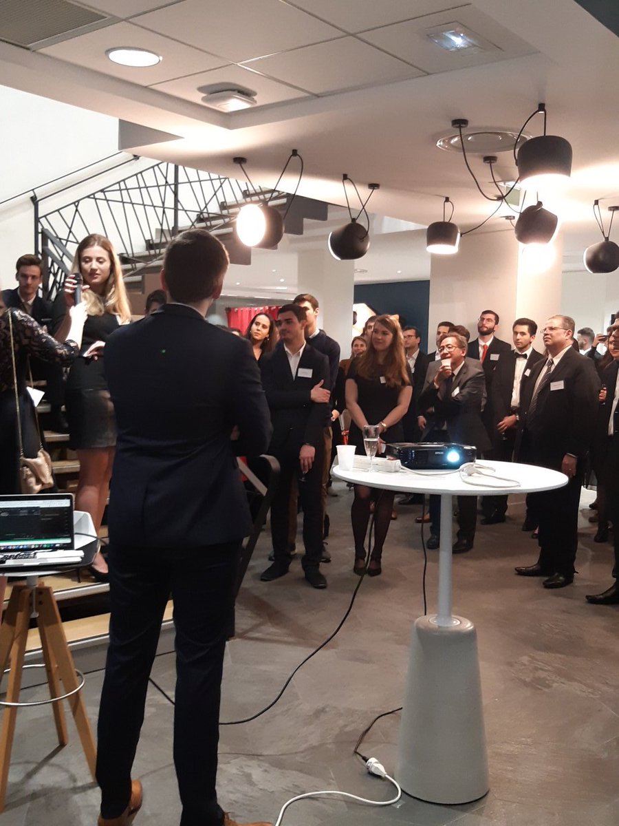 etic_insa's tweet photo. Discours de la soirée de passation 🔥 Un moment qui s'annonce émouvant. 
Merci à toutes les personnes présentes, les anciens, les membres, nos partenaires, les autres J.E, l'@insadelyon...💚 https://t.co/T9XTY2jPR1