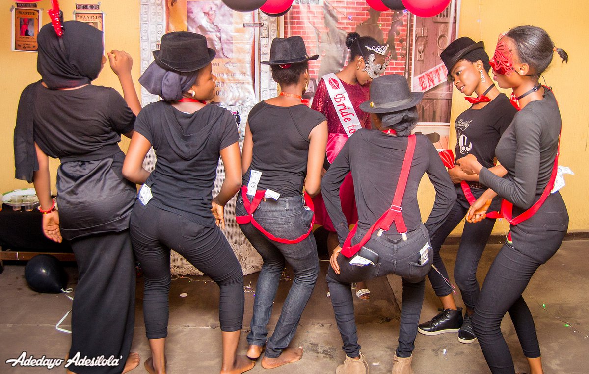 sa_showers's tweet image. Mafian theme #minnabride #goals  #sashowers #showerssa #blushingbride #sashowersladies #minna #showerguests #sashowerpartysupplies #Laeventchic #milliondollargang #Làbride #girlsjustwannahavefun
#bridalshower #BridalShowersng #decoration #saempire
#welovetoparty #chicaintcheap