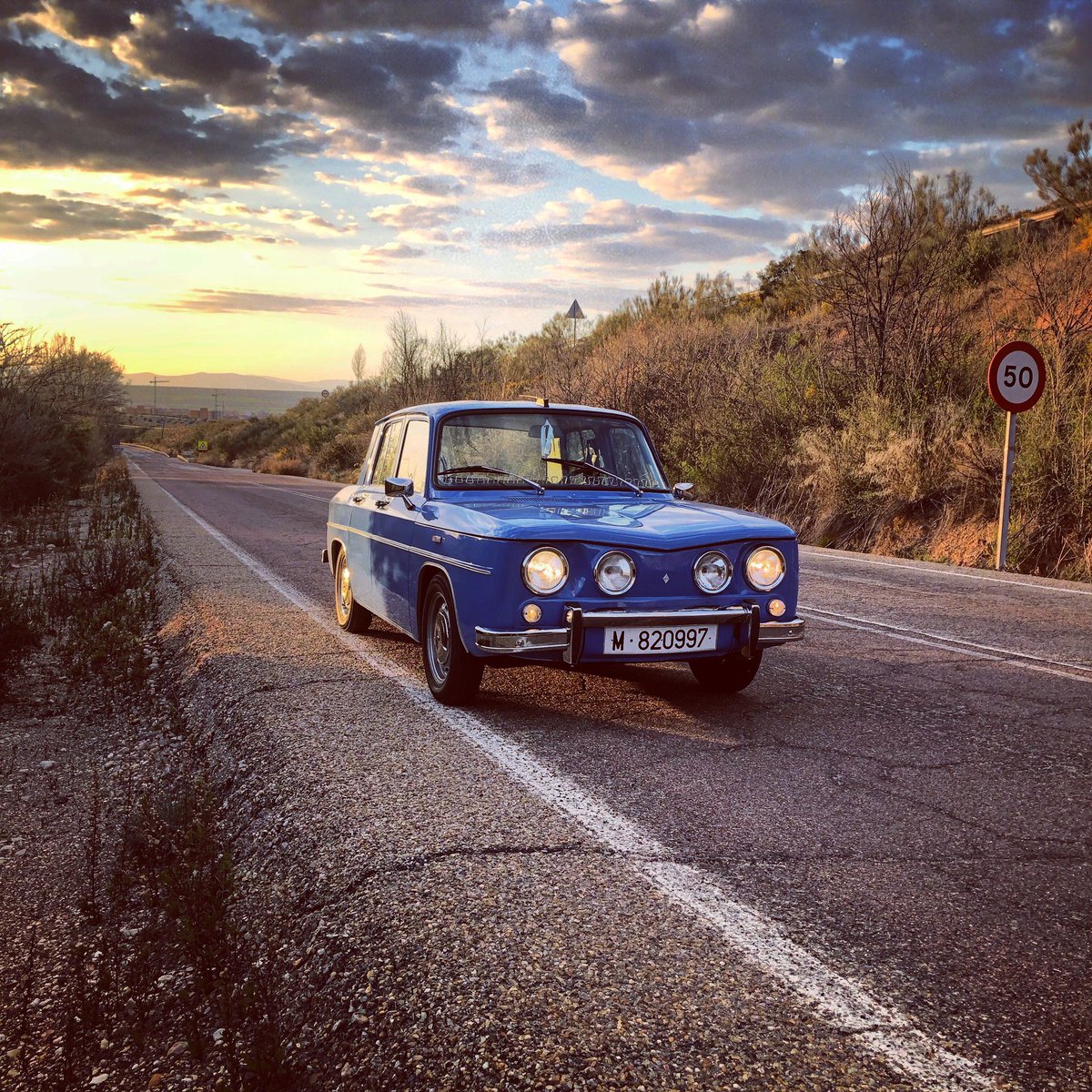 dribe_'s tweet photo. Carreteras secundarias
#reocho #renault8ts #r8ts #clasicos #clasicosrenault #fasarenault #lifeoncars #salvemoslosclasicos #cochesclasicos #classiccars https://t.co/Ou1tw3vOhE