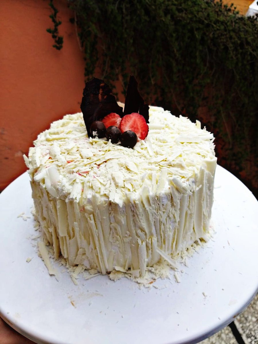 Atölye çalışmalarımızdan saçaklı pasta yapımı. Öğrencilerimizin ellerine emeklerine sağlık.. <a href="/Imkb_yiyecek/">Üsküdar Borsa İstanbul MTAL Yiyecek İçecek Hizm.</a> @CitogluZuhal <a href="/sedabykol/">Seda Büyükol</a> <a href="/JulideOzturk/">Jülide ÖZTÜRK</a>