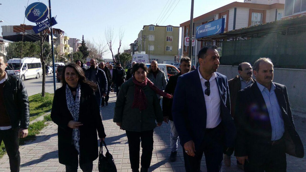 HDPBalikesir's tweet photo. Bandırma'da HDP MYK üyesi Çilem Küçükkeleş ve Balıkesir Büyükşehir Belediye eş başkan adaylarımız Yurdanur Güven ve Ali Kenanoğlu ile birlikte seçim çalışması yaptık...
#BirlikteDemokrasiye https://t.co/NmQdo5FQZv