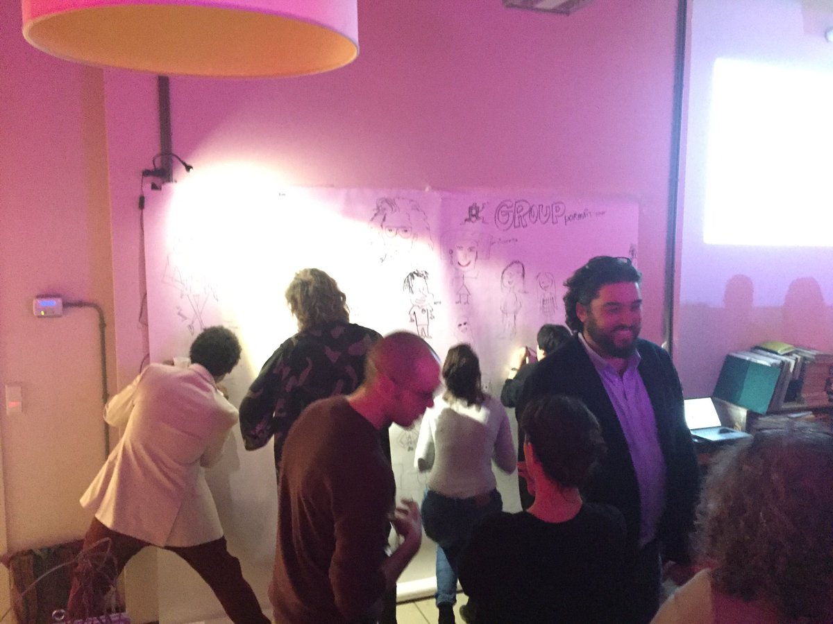 Visualnotes_'s tweet image. LabCrawl in @alab_AMS visits lab 208 and what did you think we would do? @AnthroVision #livedrawing #inalab