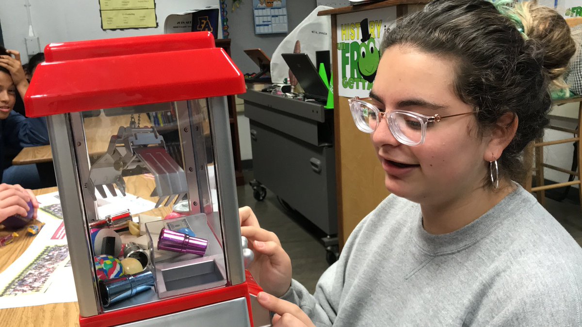 HistoryFrog's tweet photo. Happy #FrogtasticFriday๐ธ @FirstAveMS Students are loving my #CCSS19 SWAG! https://t.co/ayomyl6GWf