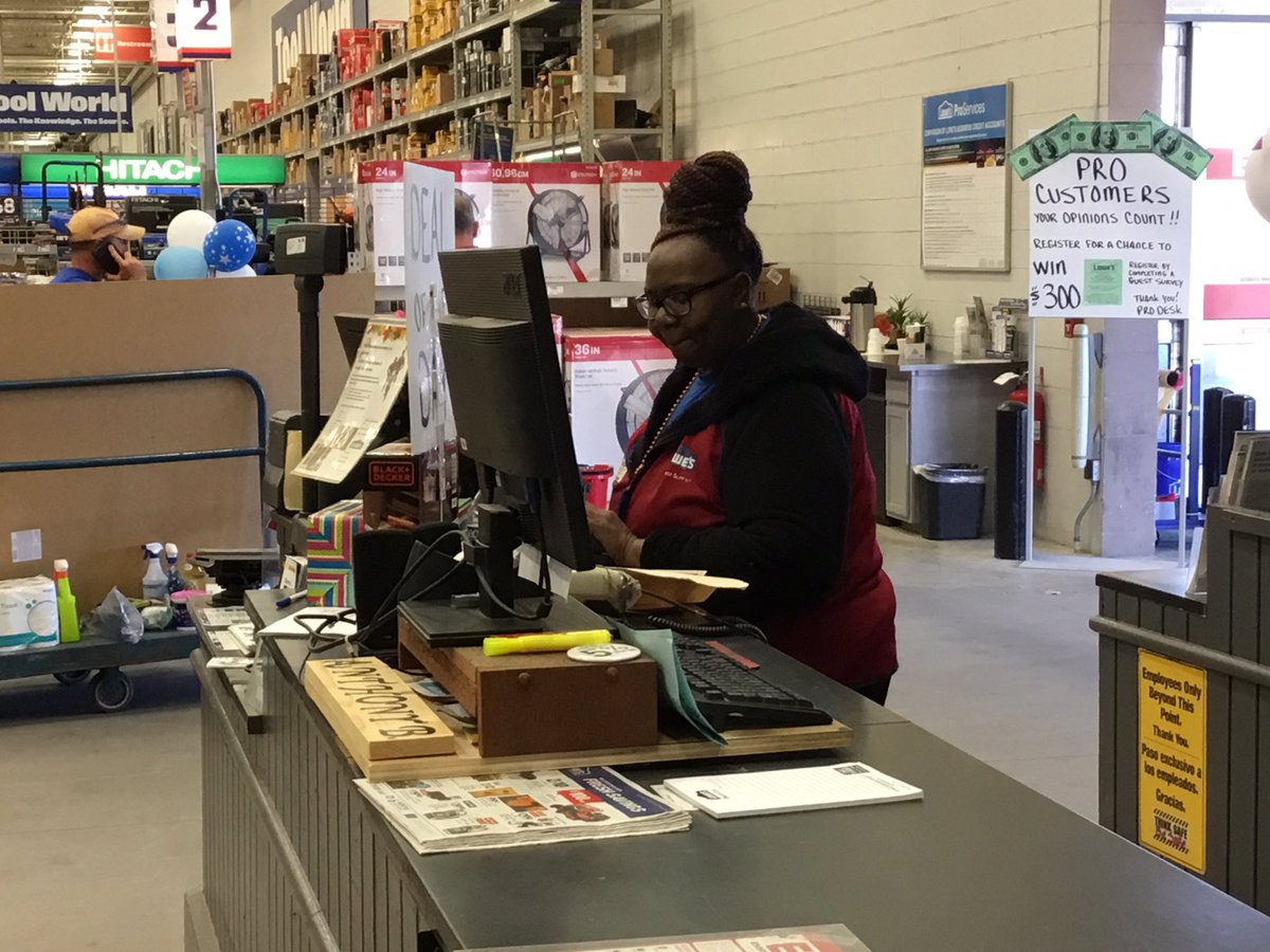 Lowes1142's tweet photo. Mrs. Wanda... credit champion so far this week has captured 16 new apps...$66,500 open for new business! https://t.co/2jNsWunHP5