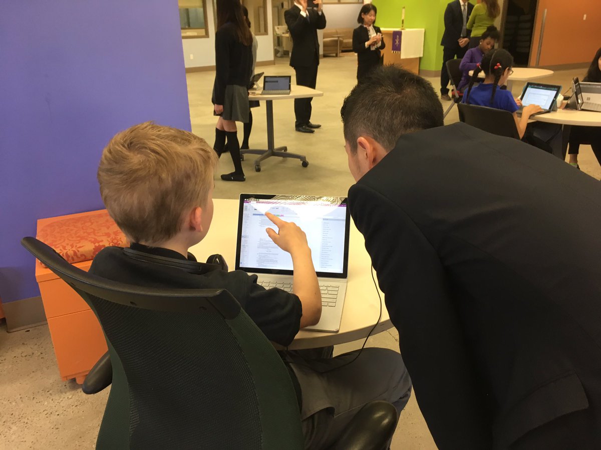 7th8thRPCS's tweet photo. Alden sharing how he uses #OneNote with school visitors. #Onederful work Alden! #MicrosoftEDU #RentonPrep https://t.co/e48zWSsPEK