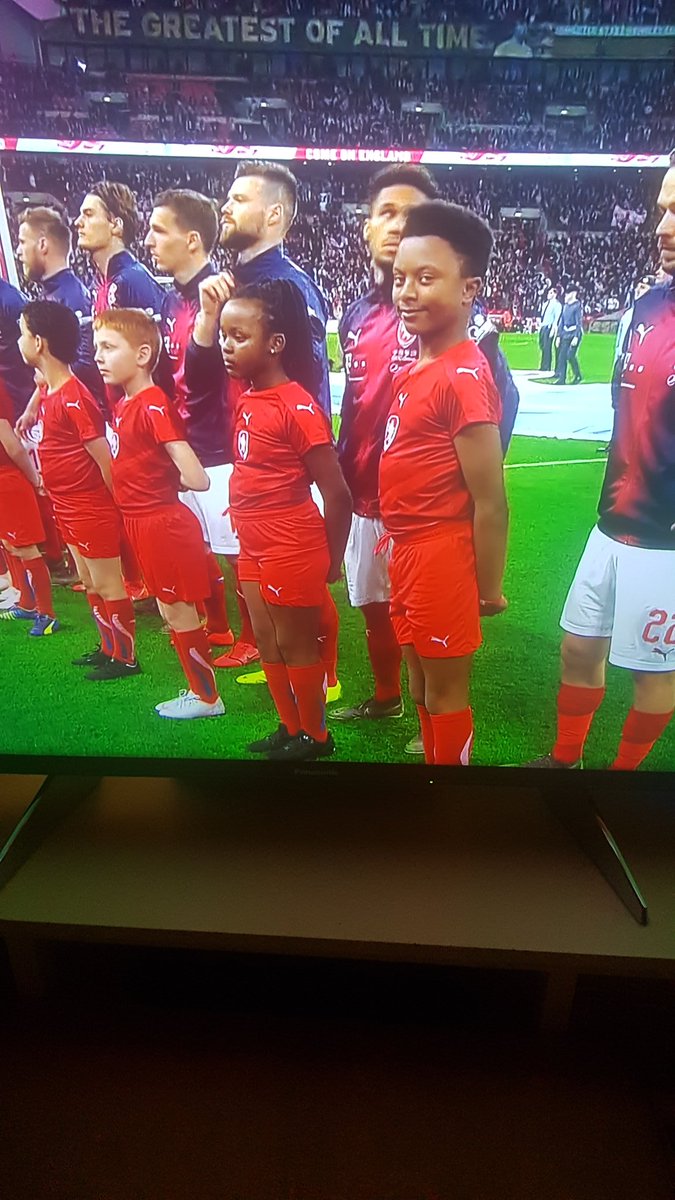 gjcmcfc1978's tweet photo. How did Welbeck sneak in? 🤔 #ENGCZE https://t.co/SKUUC0yM08