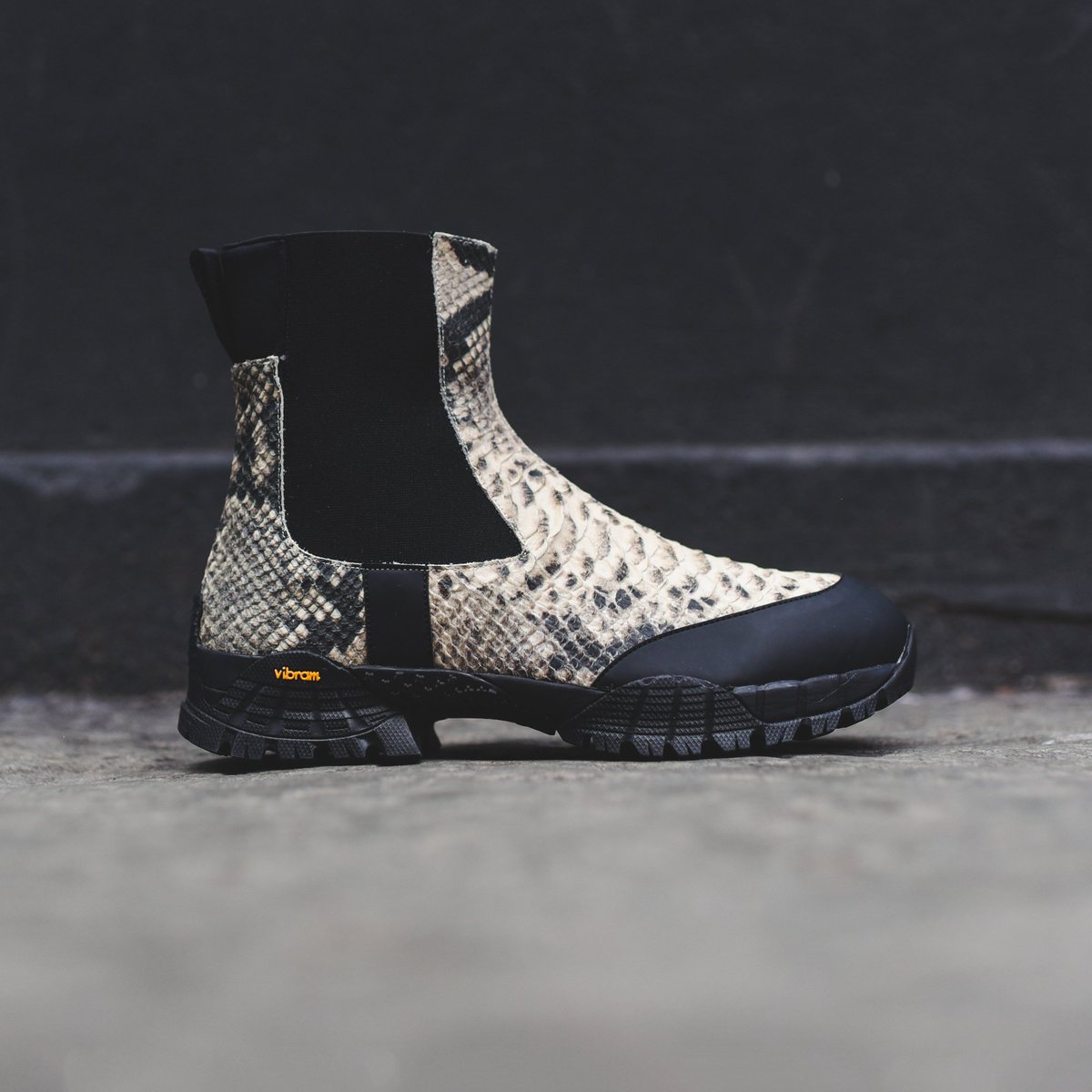 studio chelsea boots