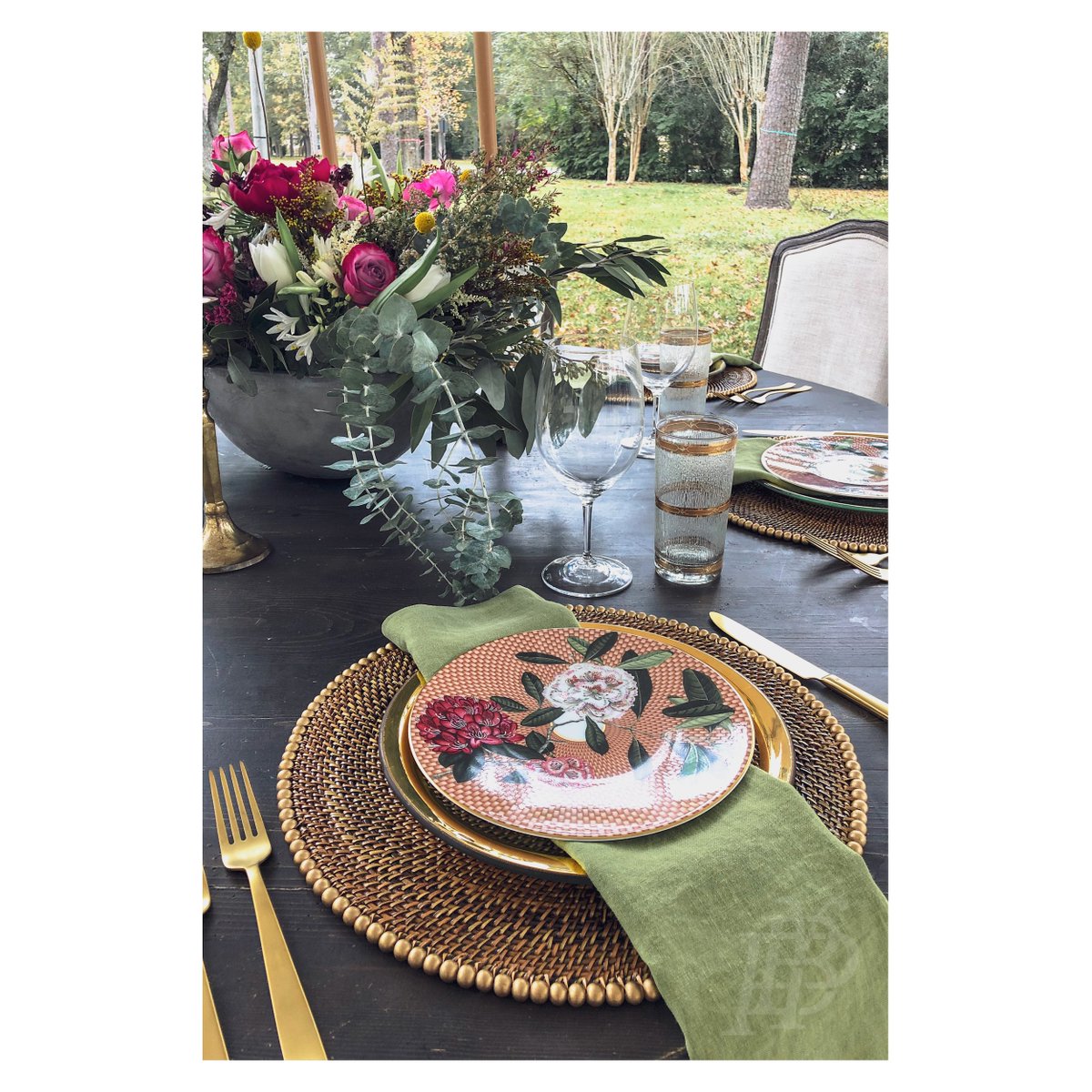 YBPhouston's tweet image. Springtime is a fine time to dine outside! Being al fresco doesn't mean you have to skimp on elegance. Ditch your paper plates, and #setyourtable with a fine mix from our rental collection! Plus, book an April event with us and save 20% on your rentals! bit.ly/2Fs5sXo