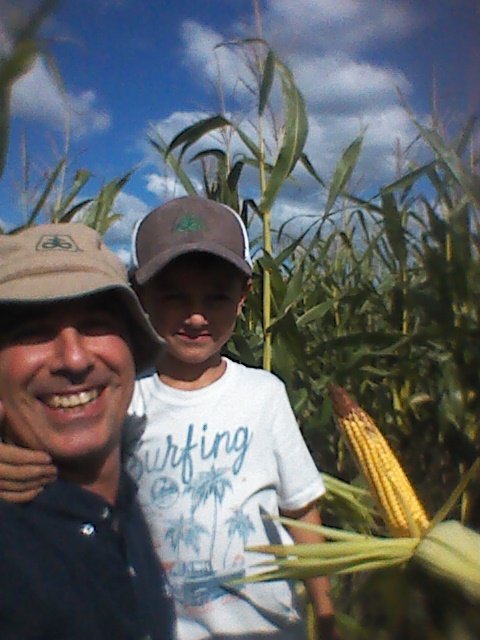 gblanco6422's tweet photo. Terminando la semana con ayudante! 
#maízdesegunda #38A57HRultraprecoz @PioneerSemillas @Estamosdondeestas #agropecuarialahuella https://t.co/amb5BSt9xU