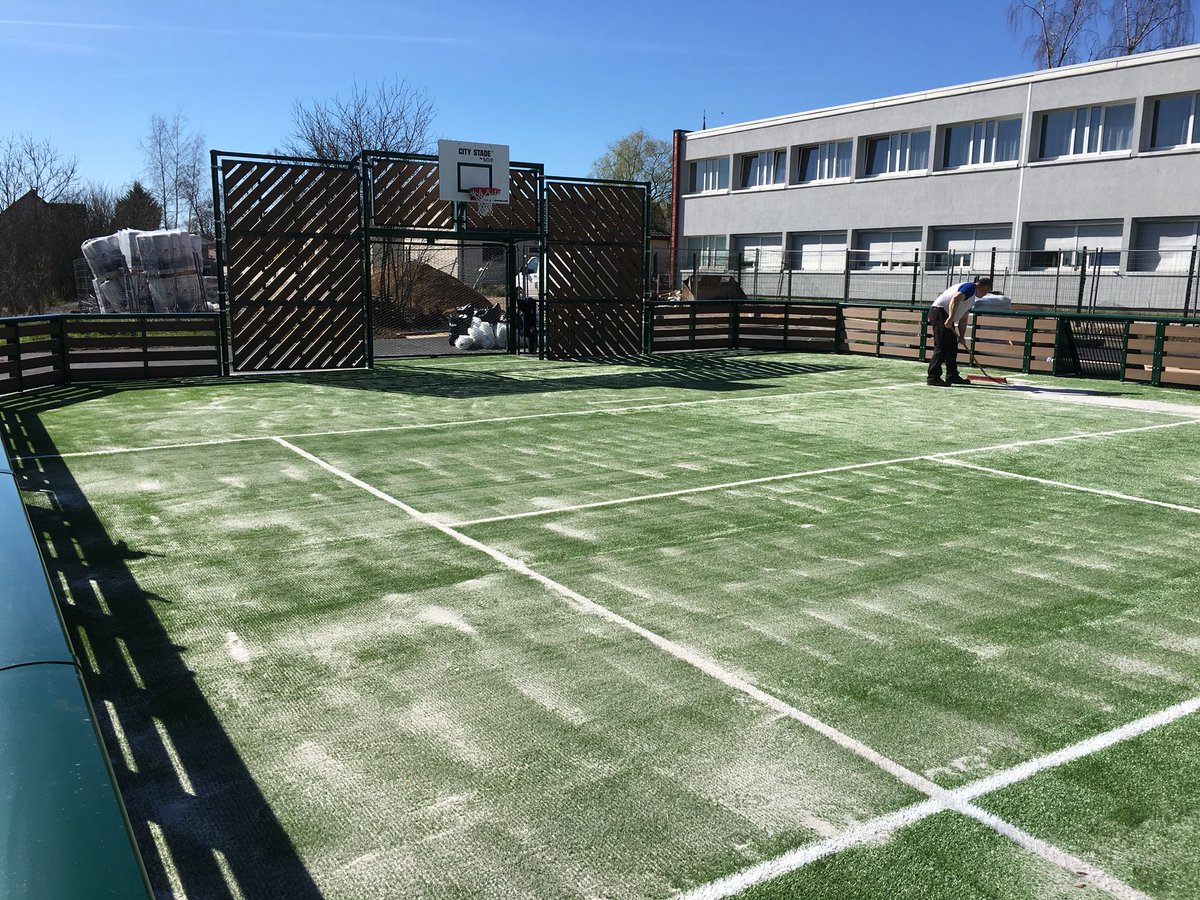 bygroupesae's tweet photo. On termine à #bayon #meurtheetmoselle un #citystade Composite / Métal avec gazon synthétique #multisports #foot #kids #ecole #sportspourtous https://t.co/xS2GHZ7E2q