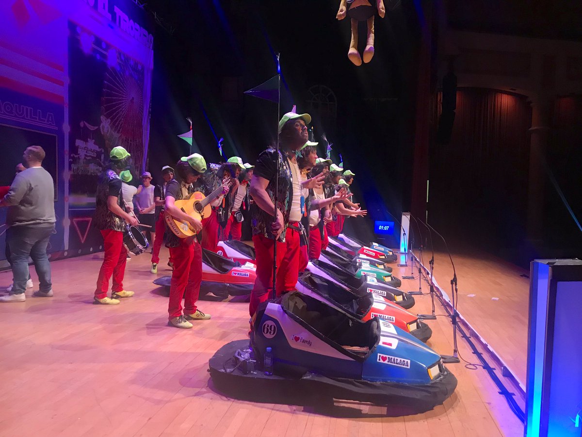 murga_torrole's tweet photo. Ya está la feria montada en el auditorio y la atracción de los coches de choque dirigida por ‘Constantino el tiroriro’ (@lastraigofritas). Patrocinados por ‘ECHA LA PAPA’ #COACTorremolinos2019 #coactorrole #granFinal https://t.co/cww6UiKcRx