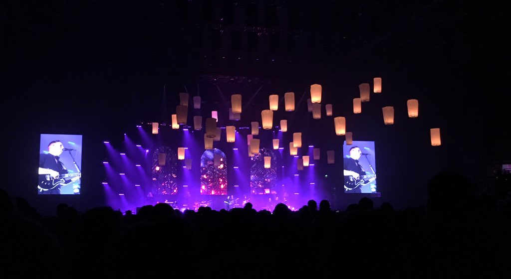 Hellou28's tweet photo. After a sh1t journey here feel totally uplifted by @GeorgeEzra Awesome gig, brilliant backing band, fantastic staging one of my fave concerts #livemusic at its best https://t.co/JgOmOAKt9f