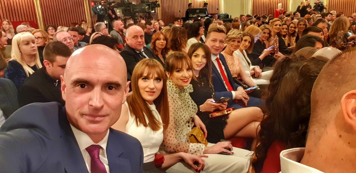 Ajmooooo <a href="/DamiraGregoret/">Damira Gregoret</a> 👊🏻
<a href="/vecernji_list/">Večernji list</a> #politikahr <a href="/RTLDanas/">RTLDanas</a> <a href="/rtlgroup/">RTL Group</a> #PARTofRTL #RTL