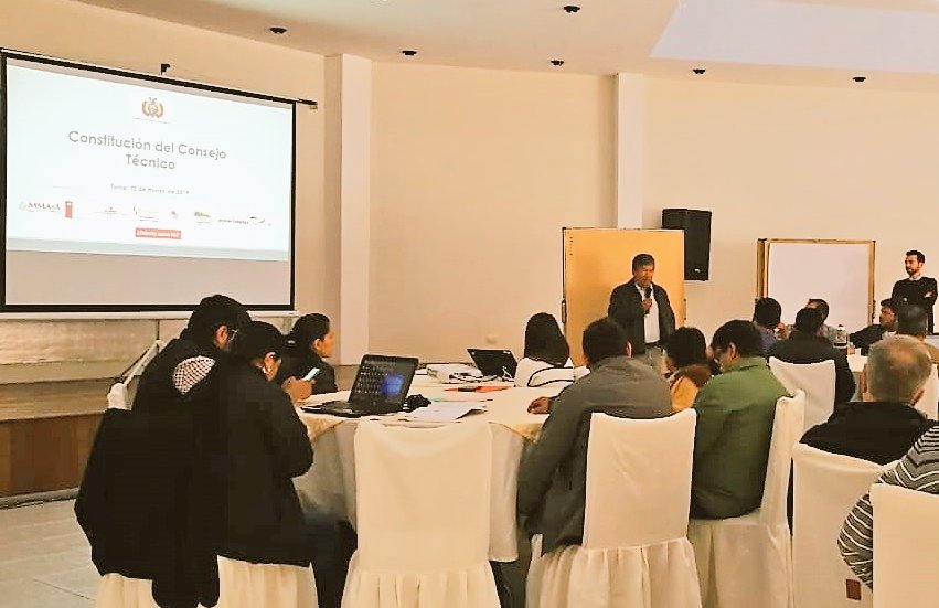 AmbienteyAgua's tweet photo. #Tarija | El nuevo Consejo Técnico de la Plataforma Interinstitucional de la cuenca del #RíoGuadalquivir está conformado por @AmbienteyAgua, los municipios de #SanLorenzo, #Tarija, #Uriondo y #Padcaya, #SEDEGIA #FUNDECOR #EMAGUA #PERTT #PROMETA #UCB #UAJMS y #SEDERI https://t.co/a5etOFj4NY