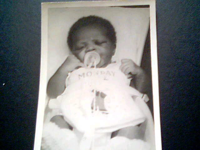 malado_kaba's tweet photo. 🙏à tous celles et ceux qui ont trouvé un peu de temps pour leurs voeux: c’etait mon plus beau 🎁 ! Eh oui le Seigneur m’a gratifiée d’un an supplémentaire aujourd’hui. Je l’en remercie infiniment et prie qu’il nous accorde à tous de nombreuses belles années! 😉🇬🇳 https://t.co/Ig7c2ZA6ho