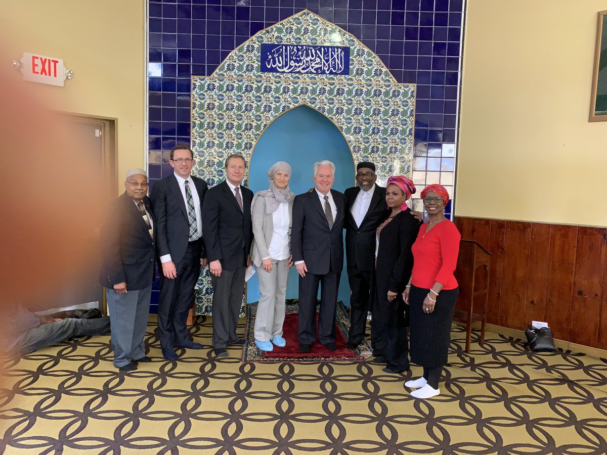 AnneEAGolightly's tweet photo. Three days visiting mosques to say we love you, we stand by you.  #allfaithsonefamily #Christchurch https://t.co/UAQ9pobO1Y