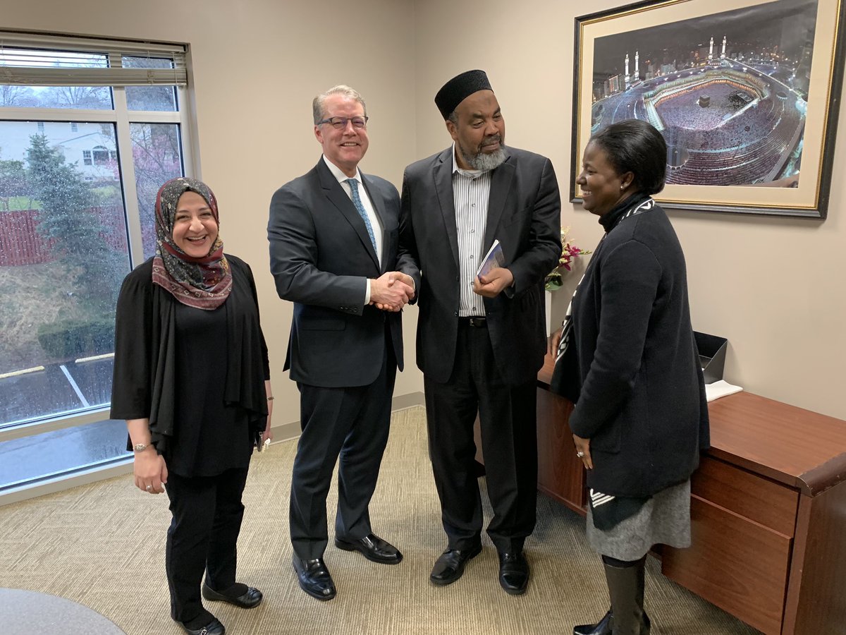 AnneEAGolightly's tweet photo. Three days visiting mosques to say we love you, we stand by you.  #allfaithsonefamily #Christchurch https://t.co/UAQ9pobO1Y