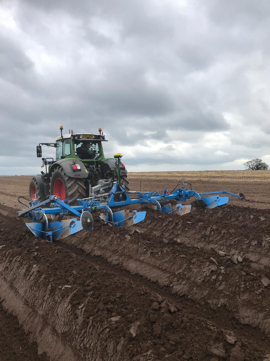 TruLineTech's tweet photo. In the field with the #laforge shifting headstock connected to this #Ridger using @JohnDeere #activeimplementguidance for the next level of precision, using @RVTractors #rtk #precisionag https://t.co/o0uoPcEBpP