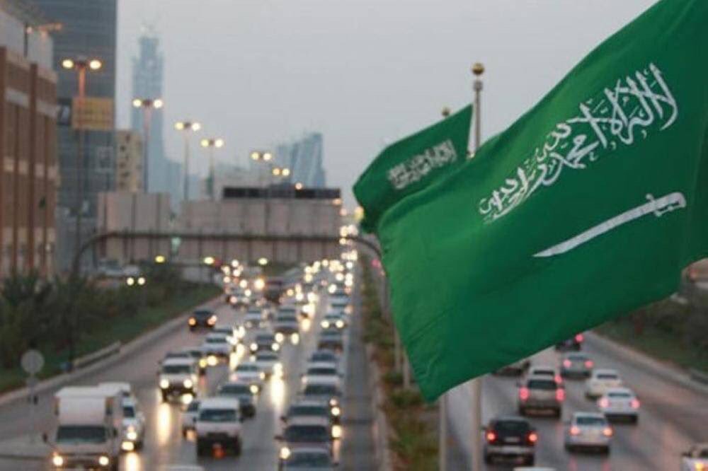 HashKSA's tweet photo. وفي تقرير للأمم المتحدة.. المملكة تحتل المركز الثاني عربياً في أسعد دول العالم لتتقدم 9 مراكز عن العام الماضي، بفضل ارتفاع نصيب الفرد من الناتج المحلي وغياب الفساد.
.
.
#المملكة_ثاني_اسعد_دولة https://t.co/5o9LS63dbO