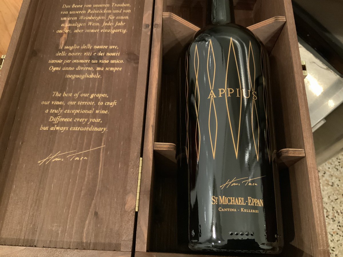 Andrea_Radic's tweet photo. Amici #winelovers questa sera in Alto Adige presentiamo un vino celebrativo. #Appius essenza della capacità di Cantina Produttori San Michele Appiano. Questo è il 2014, unico, perché è il #Kellermeister che asseconda l’annata creando un vino vivo e brillante https://t.co/kN1UOBvUyX