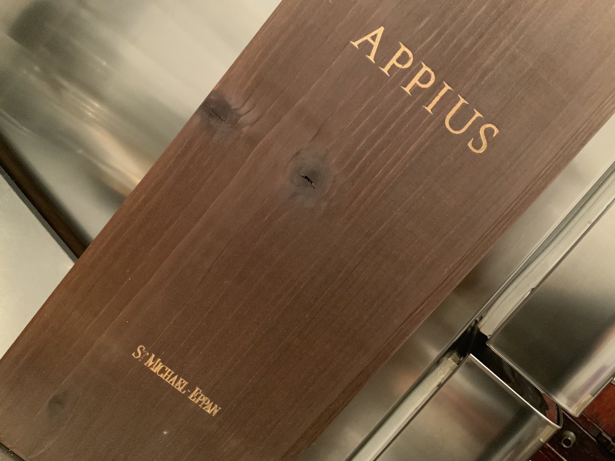 Andrea_Radic's tweet photo. Amici #winelovers questa sera in Alto Adige presentiamo un vino celebrativo. #Appius essenza della capacità di Cantina Produttori San Michele Appiano. Questo è il 2014, unico, perché è il #Kellermeister che asseconda l’annata creando un vino vivo e brillante https://t.co/kN1UOBvUyX