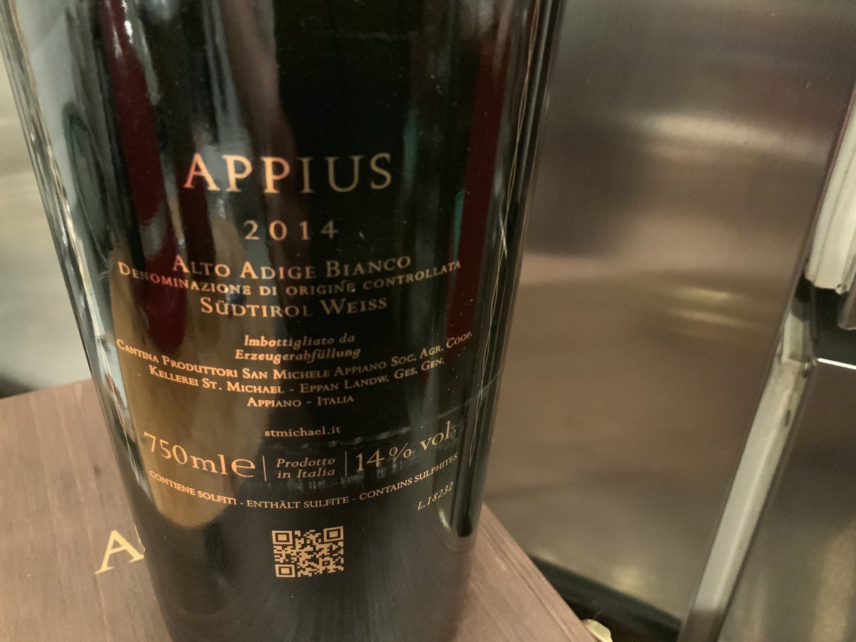 Andrea_Radic's tweet photo. Amici #winelovers questa sera in Alto Adige presentiamo un vino celebrativo. #Appius essenza della capacità di Cantina Produttori San Michele Appiano. Questo è il 2014, unico, perché è il #Kellermeister che asseconda l’annata creando un vino vivo e brillante https://t.co/kN1UOBvUyX
