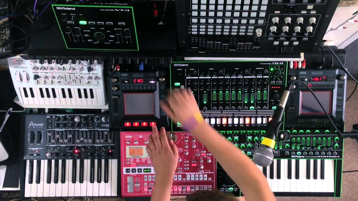 Producers/DJs, what piece of hardware or equipment could you not live without?

buff.ly/2MKJMeL

#Techno #TechnoLosAngeles #Drumcode #AmelieLens #NinaKraviz #Xibalba #ThisIsTechno #technoislife #TechnoParty #LosAngeles #SubterraneanDwellers