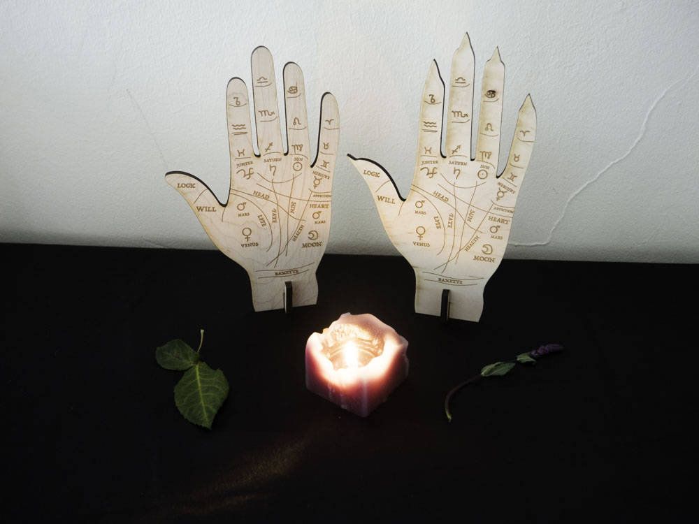 PositiveMystic's tweet photo. Learn more about Palmistry from these beautifully detailed hands https://t.co/25MVPWBQsH